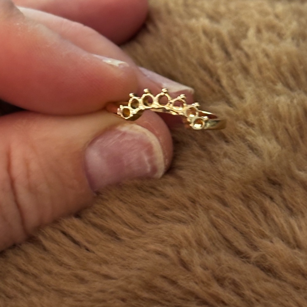 Elegant Gold Women's Ring